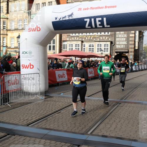 05.10.2025 - 20. swb-Marathon Bremen Yannick Fuchs http://msf.ph/oto/9259051 05.10.2025 11:17:03 Ziel 9698, 9838, 10728, 10736, 10752 meine-sportfotos.de