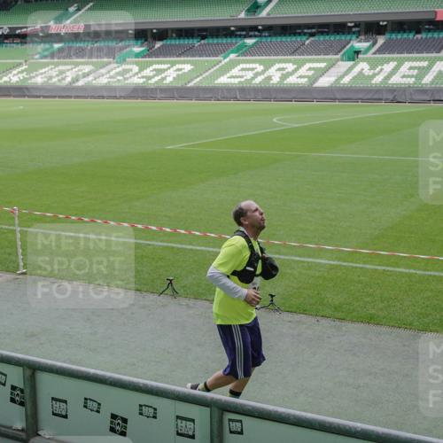 05.10.2025 - 20. swb-Marathon Bremen Michael Burmester http://msf.ph/oto/9259059 05.10.2025 10:46:41 Laufen im Stadion 7014, 7410, 9301, 9640, 9695, 9818, 9869, 9891, 9959, 10312, 10450, 10465, 10564, 10635, 10721, 10736, 10756, 10832, 10949, 10994, 11008, 11082, 11107, 11182, 11247, 11358, 11440, 11555, 11652, 11653, 9420, 9465, 9643, 9838, 10023, 10083, 10201, 10220, 10450, 10496, 10575, 10759, 10976, 11020, 11029, 11036, 11068, 11332, 11438 meine-sportfotos.de