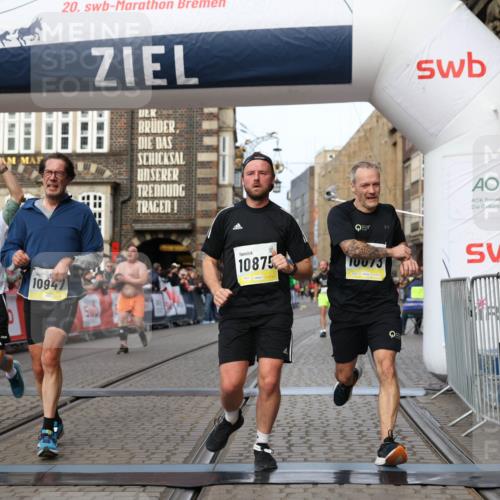 05.10.2025 - 20. swb-Marathon Bremen Yannick Fuchs http://msf.ph/oto/9259064 05.10.2025 10:47:46 Ziel 9339, 9377, 9924, 10073, 10676, 10850, 10875, 10947, 11330, 11409, 11708 meine-sportfotos.de