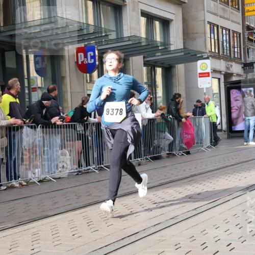 05.10.2025 - 20. swb-Marathon Bremen Strokosch-Dieckow http://msf.ph/oto/9259070 05.10.2025 10:59:31 Ziel 9005, 9378, 9381, 9473, 9604, 9612, 9673, 10290, 10291, 10311, 10420, 11266, 11444, 11582, 11639, 11644, 11720, 9005, 9378, 9381, 9473, 9604, 9612, 9673, 10290, 10291, 10311, 10420, 11266, 11444, 11582, 11639, 11644, 11720 meine-sportfotos.de