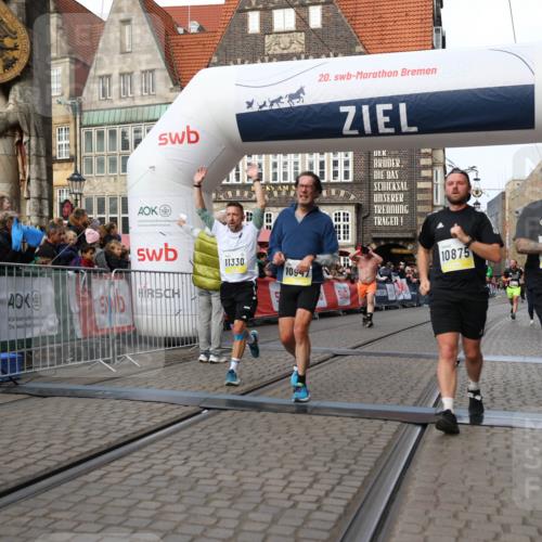 05.10.2025 - 20. swb-Marathon Bremen Yannick Fuchs http://msf.ph/oto/9259071 05.10.2025 10:47:46 Ziel 9339, 9377, 9924, 10073, 10676, 10850, 10875, 10947, 11330, 11409, 11708 meine-sportfotos.de