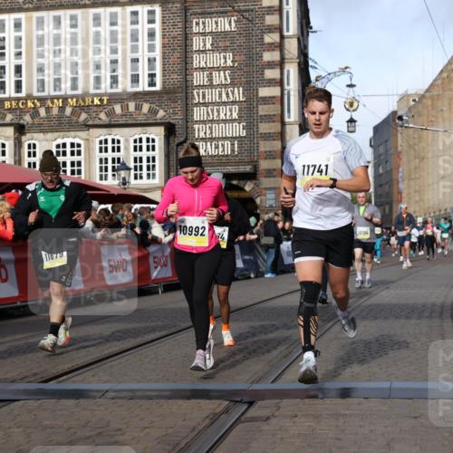 05.10.2025 - 20. swb-Marathon Bremen Yannick Fuchs http://msf.ph/oto/9259079 05.10.2025 10:56:22 Ziel 9258, 9811, 9855, 9968, 10009, 10989, 10992, 11364, 11366, 11554, 11620, 11630, 11693, 11741 meine-sportfotos.de