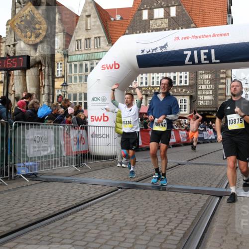05.10.2025 - 20. swb-Marathon Bremen Yannick Fuchs http://msf.ph/oto/9259091 05.10.2025 10:47:46 Ziel 9339, 9377, 9924, 10073, 10676, 10850, 10875, 10947, 11330, 11409, 11708 meine-sportfotos.de