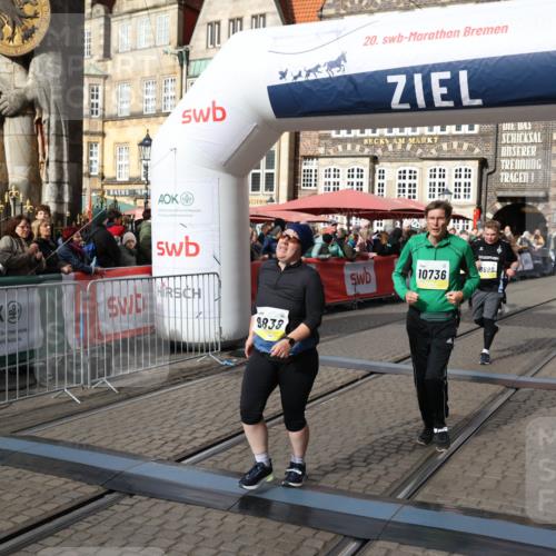 05.10.2025 - 20. swb-Marathon Bremen Yannick Fuchs http://msf.ph/oto/9259095 05.10.2025 11:17:03 Ziel 9698, 9838, 10728, 10736, 10752 meine-sportfotos.de