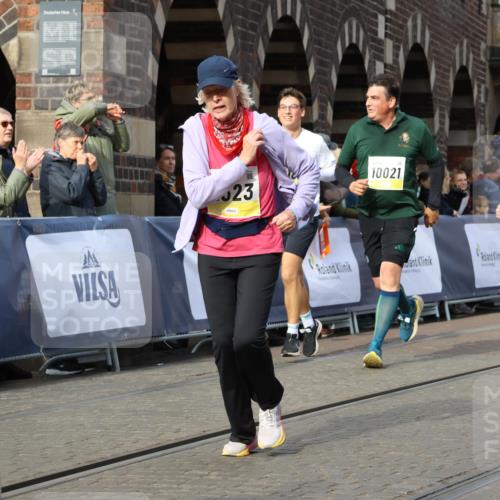 05.10.2025 - 20. swb-Marathon Bremen Strokosch-Dieckow http://msf.ph/oto/9259114 05.10.2025 11:05:11 Ziel 9440, 9668, 9690, 9908, 9978, 10018, 10021, 10255, 10343, 10990, 11016, 11323, 11501, 11540, 11650, 11707 meine-sportfotos.de