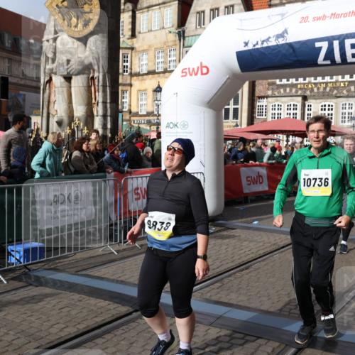 05.10.2025 - 20. swb-Marathon Bremen Yannick Fuchs http://msf.ph/oto/9259117 05.10.2025 11:17:04 Ziel 9698, 9838, 10728, 10736, 10752 meine-sportfotos.de
