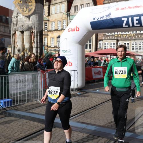 05.10.2025 - 20. swb-Marathon Bremen Yannick Fuchs http://msf.ph/oto/9259140 05.10.2025 11:17:04 Ziel 9698, 9838, 10728, 10736, 10752 meine-sportfotos.de