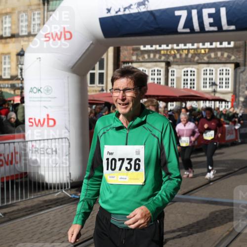 05.10.2025 - 20. swb-Marathon Bremen Yannick Fuchs http://msf.ph/oto/9259147 05.10.2025 11:17:05 Ziel 9698, 9838, 10728, 10736, 10752 meine-sportfotos.de