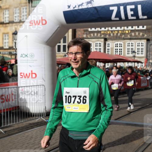 05.10.2025 - 20. swb-Marathon Bremen Yannick Fuchs http://msf.ph/oto/9259152 05.10.2025 11:17:05 Ziel 9698, 9838, 10728, 10736, 10752 meine-sportfotos.de