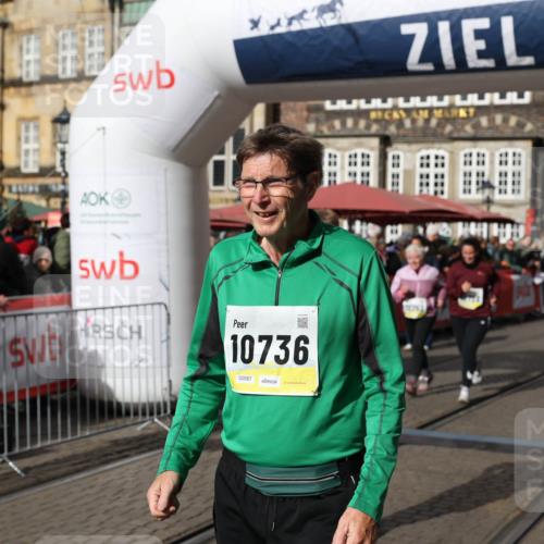 05.10.2025 - 20. swb-Marathon Bremen Yannick Fuchs http://msf.ph/oto/9259159 05.10.2025 11:17:05 Ziel 9698, 9838, 10728, 10736, 10752 meine-sportfotos.de