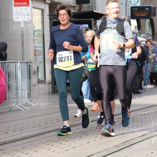 05.10.2025 - 20. swb-Marathon Bremen Strokosch-Dieckow http://msf.ph/oto/9259160 05.10.2025 10:59:38 Ziel 7621, 9005, 9378, 9381, 9473, 9603, 9604, 9611, 9612, 9666, 9673, 10138, 10290, 10291, 10311, 10489, 10572, 11026, 11125, 11266, 11444, 11582, 11600, 11639, 11644, 7621, 9005, 9378, 9381, 9473, 9603, 9604, 9611, 9612, 9666, 9673, 10138, 10290, 10291, 10311, 10489, 10572, 11026, 11125, 11266, 11444, 11582, 11600, 11639, 11644 meine-sportfotos.de