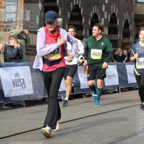05.10.2025 - 20. swb-Marathon Bremen Strokosch-Dieckow http://msf.ph/oto/9259161 05.10.2025 11:05:11 Ziel 9440, 9668, 9690, 9908, 9978, 10018, 10021, 10255, 10343, 10990, 11016, 11323, 11501, 11540, 11650, 11707 meine-sportfotos.de