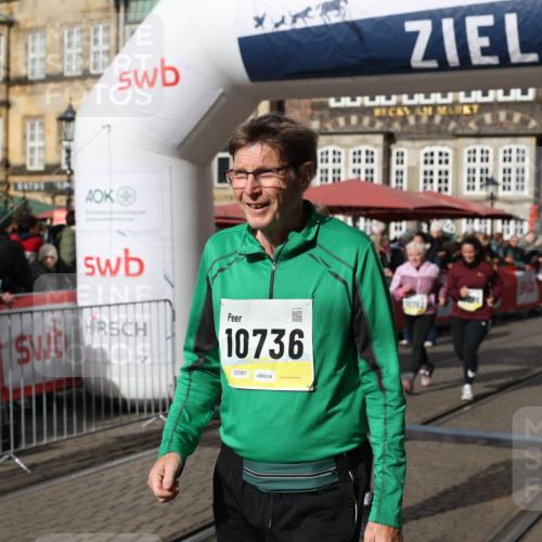 05.10.2025 - 20. swb-Marathon Bremen Yannick Fuchs http://msf.ph/oto/9259166 05.10.2025 11:17:05 Ziel 9698, 9838, 10728, 10736, 10752 meine-sportfotos.de