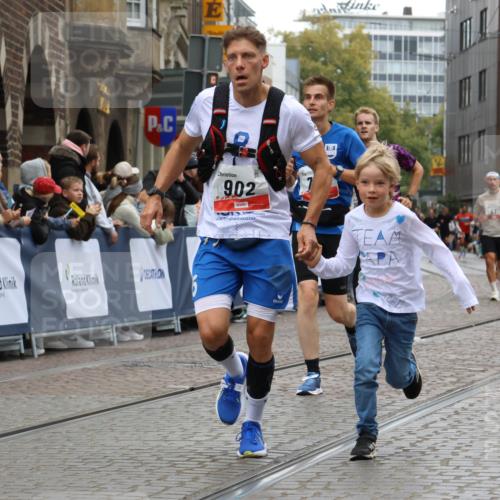 05.10.2025 - 20. swb-Marathon Bremen Strokosch-Dieckow http://msf.ph/oto/9259170 05.10.2025 12:55:59 Ziel 57, 481, 761, 902, 1633, 2048, 4375, 7766 meine-sportfotos.de