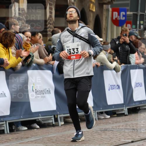 05.10.2025 - 20. swb-Marathon Bremen Strokosch-Dieckow http://msf.ph/oto/9259195 05.10.2025 12:56:02 Ziel 57, 481, 761, 902, 1633, 2048, 4375, 7766 meine-sportfotos.de