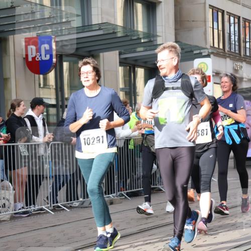 05.10.2025 - 20. swb-Marathon Bremen Strokosch-Dieckow http://msf.ph/oto/9259210 05.10.2025 10:59:39 Ziel 7621, 9005, 9378, 9381, 9603, 9604, 9611, 9612, 9666, 9673, 10138, 10290, 10291, 10311, 10489, 10572, 11026, 11125, 11266, 11444, 11582, 11600, 11639, 11644, 11713, 7621, 9005, 9378, 9381, 9603, 9604, 9611, 9612, 9666, 9673, 10138, 10290, 10291, 10311, 10489, 10572, 11026, 11125, 11266, 11444, 11582, 11600, 11639, 11644 meine-sportfotos.de