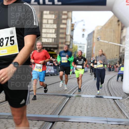 05.10.2025 - 20. swb-Marathon Bremen Yannick Fuchs http://msf.ph/oto/9259218 05.10.2025 10:47:48 Ziel 9339, 9377, 10062, 10073, 10676, 10850, 10875, 10947, 11244, 11330, 11409, 11708 meine-sportfotos.de
