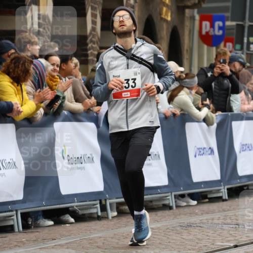 05.10.2025 - 20. swb-Marathon Bremen Strokosch-Dieckow http://msf.ph/oto/9259220 05.10.2025 12:56:02 Ziel 57, 481, 761, 902, 1633, 2048, 4375, 7766 meine-sportfotos.de