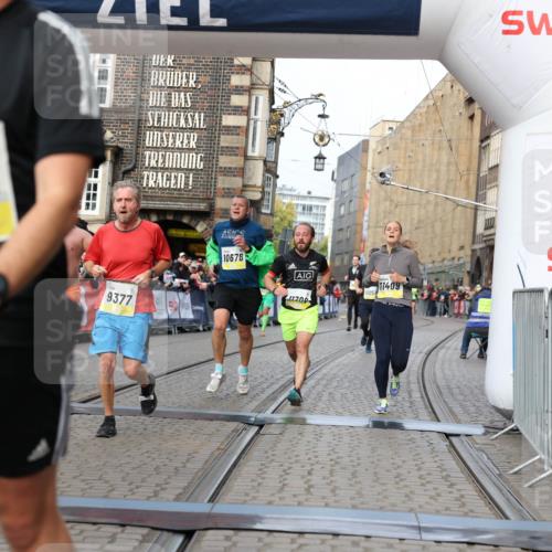 05.10.2025 - 20. swb-Marathon Bremen Yannick Fuchs http://msf.ph/oto/9259231 05.10.2025 10:47:48 Ziel 9339, 9377, 10062, 10073, 10676, 10850, 10875, 10947, 11244, 11330, 11409, 11708 meine-sportfotos.de