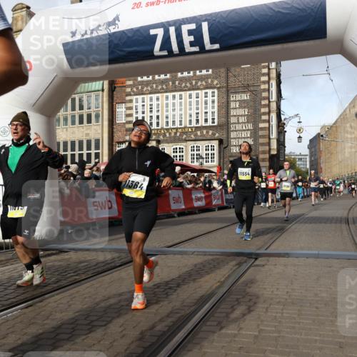 05.10.2025 - 20. swb-Marathon Bremen Yannick Fuchs http://msf.ph/oto/9259237 05.10.2025 10:56:24 Ziel 9258, 9855, 9968, 10196, 10989, 10992, 11364, 11366, 11554, 11630, 11741 meine-sportfotos.de