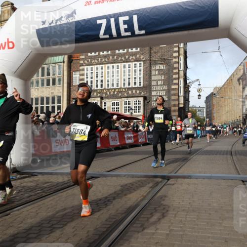 05.10.2025 - 20. swb-Marathon Bremen Yannick Fuchs http://msf.ph/oto/9259246 05.10.2025 10:56:24 Ziel 9258, 9855, 9968, 10196, 10989, 10992, 11364, 11366, 11554, 11630, 11741 meine-sportfotos.de