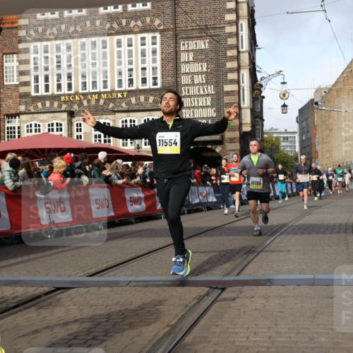 05.10.2025 - 20. swb-Marathon Bremen Yannick Fuchs http://msf.ph/oto/9259259 05.10.2025 10:56:24 Ziel 9258, 9855, 9968, 10196, 10989, 10992, 11364, 11366, 11554, 11630, 11741 meine-sportfotos.de