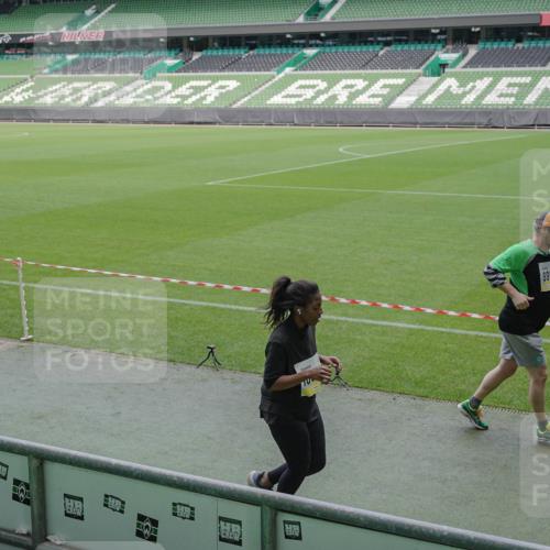 05.10.2025 - 20. swb-Marathon Bremen Michael Burmester http://msf.ph/oto/9259262 05.10.2025 10:46:50 Laufen im Stadion 7014, 9301, 9640, 9695, 9818, 9891, 9959, 10564, 10635, 10721, 10736, 10756, 10832, 10994, 11008, 11043, 11107, 11182, 11247, 11358, 11440, 11555, 11652, 11653, 7014, 7410, 9420, 9465, 9869, 10023, 10083, 10220, 10312, 10450, 10465, 10575, 10759, 10949, 11082, 11438 meine-sportfotos.de