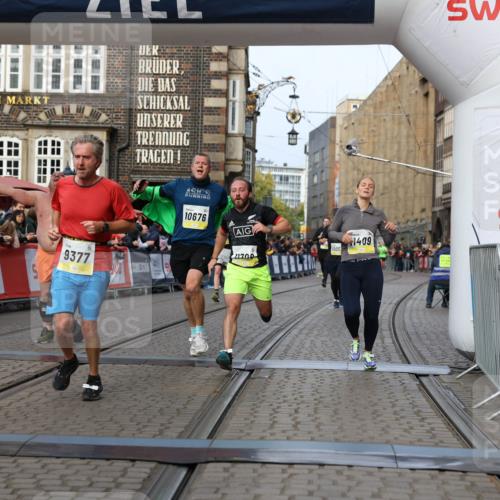 05.10.2025 - 20. swb-Marathon Bremen Yannick Fuchs http://msf.ph/oto/9259268 05.10.2025 10:47:48 Ziel 9339, 9377, 10062, 10073, 10676, 10850, 10875, 10947, 11244, 11330, 11409, 11708 meine-sportfotos.de