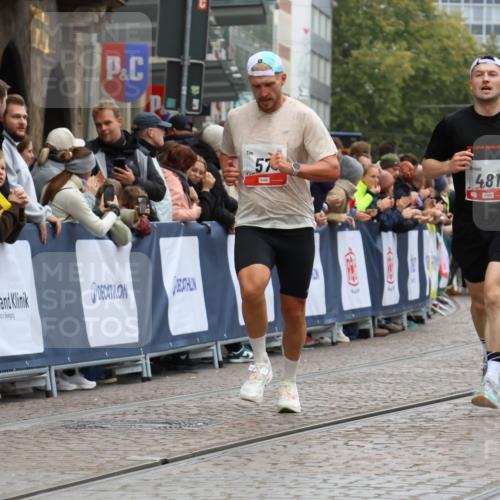 05.10.2025 - 20. swb-Marathon Bremen Strokosch-Dieckow http://msf.ph/oto/9259285 05.10.2025 12:56:04 Ziel 57, 481, 761, 1633, 2048, 7766 meine-sportfotos.de