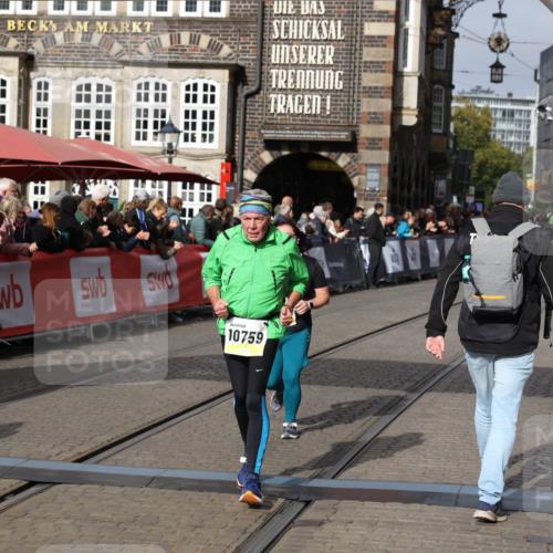 05.10.2025 - 20. swb-Marathon Bremen Yannick Fuchs http://msf.ph/oto/9259293 05.10.2025 11:17:16 Ziel 10759, 10874 meine-sportfotos.de