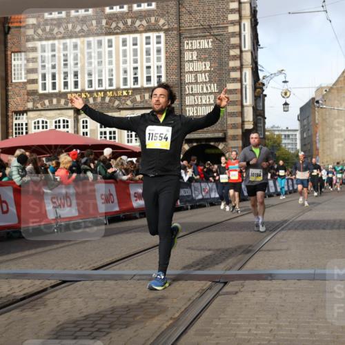 05.10.2025 - 20. swb-Marathon Bremen Yannick Fuchs http://msf.ph/oto/9259298 05.10.2025 10:56:24 Ziel 9258, 9855, 9968, 10196, 10989, 10992, 11364, 11366, 11554, 11630, 11741 meine-sportfotos.de