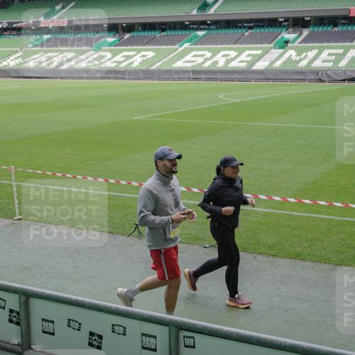 05.10.2025 - 20. swb-Marathon Bremen Michael Burmester http://msf.ph/oto/9259313 05.10.2025 10:47:12 Laufen im Stadion 9640, 9691, 9946, 9959, 10041, 10635, 10677, 11043, 11247, 11440, 11652, 11653, 9301, 9695, 9818, 9891, 10564, 10721, 10736, 10756, 10832, 10994, 11008, 11107, 11182, 11358, 11555, 11652 meine-sportfotos.de