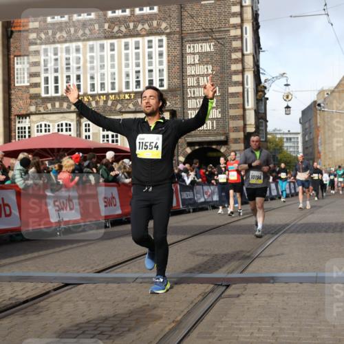 05.10.2025 - 20. swb-Marathon Bremen Yannick Fuchs http://msf.ph/oto/9259319 05.10.2025 10:56:24 Ziel 9258, 9855, 9968, 10196, 10989, 10992, 11364, 11366, 11554, 11630, 11741 meine-sportfotos.de