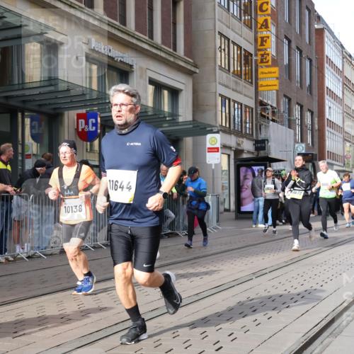 05.10.2025 - 20. swb-Marathon Bremen Strokosch-Dieckow http://msf.ph/oto/9259323 05.10.2025 10:59:43 Ziel 7177, 7621, 9005, 9378, 9381, 9603, 9604, 9611, 9612, 9666, 9672, 10138, 10290, 10291, 10311, 10345, 10489, 10572, 10889, 10919, 10985, 11026, 11050, 11125, 11266, 11444, 11600, 11639, 11644, 11713, 7177, 7621, 9005, 9378, 9381, 9603, 9604, 9611, 9612, 9666, 9672, 10138, 10290, 10291, 10311, 10345, 10489, 10572, 10889, 10919, 10985, 11026, 11050, 11125, 11266, 11444, 11600, 11639, 11644 meine-sportfotos.de