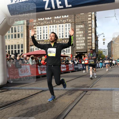 05.10.2025 - 20. swb-Marathon Bremen Yannick Fuchs http://msf.ph/oto/9259342 05.10.2025 10:56:25 Ziel 9258, 9855, 9968, 10191, 10196, 10424, 10992, 11364, 11366, 11554, 11630, 11741 meine-sportfotos.de