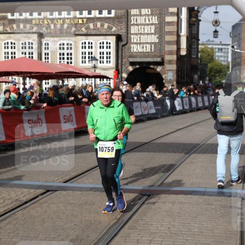 05.10.2025 - 20. swb-Marathon Bremen Yannick Fuchs http://msf.ph/oto/9259352 05.10.2025 11:17:17 Ziel 10759, 10874 meine-sportfotos.de
