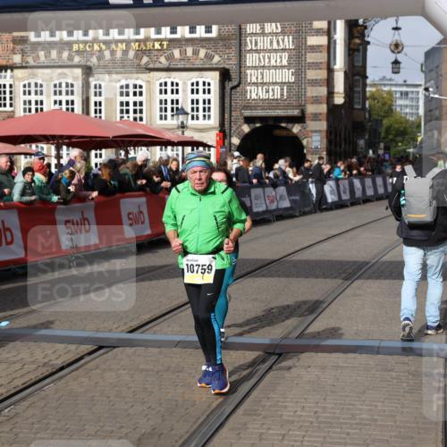 05.10.2025 - 20. swb-Marathon Bremen Yannick Fuchs http://msf.ph/oto/9259363 05.10.2025 11:17:17 Ziel 10759, 10874 meine-sportfotos.de