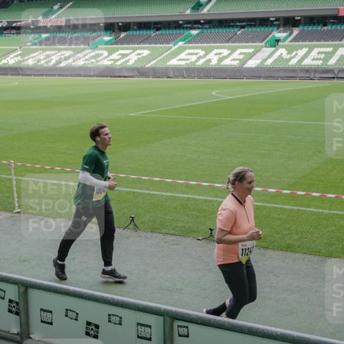 05.10.2025 - 20. swb-Marathon Bremen Michael Burmester http://msf.ph/oto/9259364 05.10.2025 10:47:22 Laufen im Stadion 9348, 9640, 9691, 9946, 10041, 10198, 10635, 10677, 11043, 11247, 11440, 9695, 9818, 9891, 9959, 10721, 10756, 10832, 10994, 11008, 11555, 11652, 11653 meine-sportfotos.de