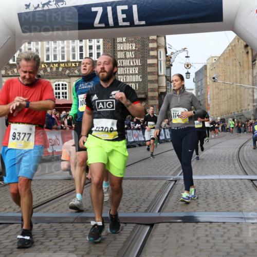 05.10.2025 - 20. swb-Marathon Bremen Yannick Fuchs http://msf.ph/oto/9259371 05.10.2025 10:47:50 Ziel 9377, 10062, 10073, 10382, 10601, 10676, 10850, 10875, 10947, 11244, 11330, 11409, 11708 meine-sportfotos.de