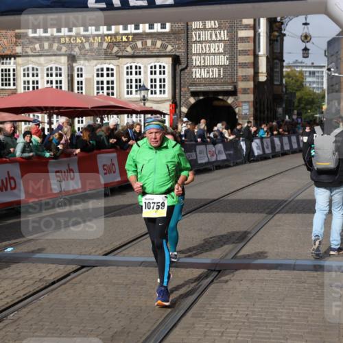 05.10.2025 - 20. swb-Marathon Bremen Yannick Fuchs http://msf.ph/oto/9259373 05.10.2025 11:17:17 Ziel 10759, 10874 meine-sportfotos.de