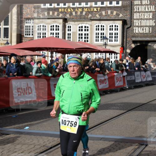 05.10.2025 - 20. swb-Marathon Bremen Yannick Fuchs http://msf.ph/oto/9259383 05.10.2025 11:17:18 Ziel 10759, 10874 meine-sportfotos.de