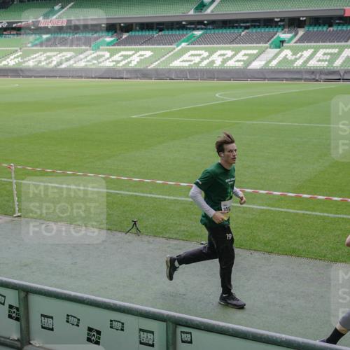 05.10.2025 - 20. swb-Marathon Bremen Michael Burmester http://msf.ph/oto/9259385 05.10.2025 10:47:22 Laufen im Stadion 9348, 9640, 9691, 9946, 10041, 10198, 10635, 10677, 11043, 11247, 11440, 9695, 9818, 9891, 9959, 10721, 10756, 10832, 10994, 11008, 11555, 11652, 11653 meine-sportfotos.de