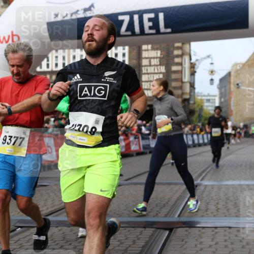 05.10.2025 - 20. swb-Marathon Bremen Yannick Fuchs http://msf.ph/oto/9259389 05.10.2025 10:47:50 Ziel 9377, 10062, 10073, 10382, 10601, 10676, 10850, 10875, 10947, 11244, 11330, 11409, 11708 meine-sportfotos.de