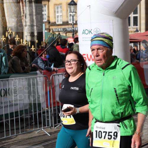 05.10.2025 - 20. swb-Marathon Bremen Yannick Fuchs http://msf.ph/oto/9259392 05.10.2025 11:17:19 Ziel 10759, 10874 meine-sportfotos.de