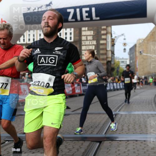 05.10.2025 - 20. swb-Marathon Bremen Yannick Fuchs http://msf.ph/oto/9259400 05.10.2025 10:47:50 Ziel 9377, 10062, 10073, 10382, 10601, 10676, 10850, 10875, 10947, 11244, 11330, 11409, 11708 meine-sportfotos.de