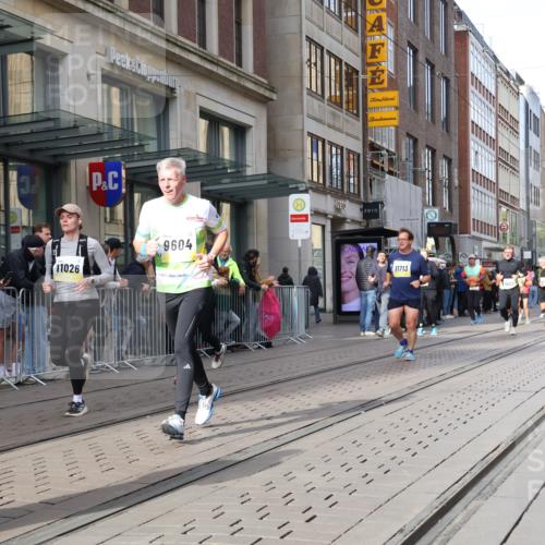 05.10.2025 - 20. swb-Marathon Bremen Strokosch-Dieckow http://msf.ph/oto/9259409 05.10.2025 10:59:46 Ziel 7177, 7621, 9005, 9381, 9495, 9603, 9604, 9611, 9612, 9666, 9672, 10138, 10290, 10291, 10311, 10345, 10489, 10572, 10889, 10919, 10985, 11026, 11050, 11063, 11125, 11266, 11444, 11600, 11639, 11644, 11713, 7177, 7621, 9005, 9381, 9495, 9603, 9604, 9611, 9612, 9666, 9672, 10138, 10290, 10291, 10311, 10345, 10489, 10572, 10889, 10919, 10985, 11026, 11050, 11063, 11125, 11266, 11444, 11600, 11639, 11644 meine-sportfotos.de
