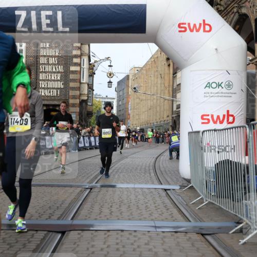 05.10.2025 - 20. swb-Marathon Bremen Yannick Fuchs http://msf.ph/oto/9259442 05.10.2025 10:47:51 Ziel 9377, 10062, 10073, 10382, 10601, 10676, 10947, 11244, 11330, 11409, 11708 meine-sportfotos.de