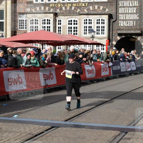 05.10.2025 - 20. swb-Marathon Bremen Yannick Fuchs http://msf.ph/oto/9259449 05.10.2025 11:17:26 Ziel 11008 meine-sportfotos.de