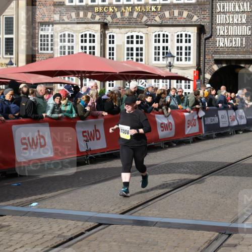 05.10.2025 - 20. swb-Marathon Bremen Yannick Fuchs http://msf.ph/oto/9259455 05.10.2025 11:17:26 Ziel 11008 meine-sportfotos.de