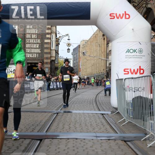 05.10.2025 - 20. swb-Marathon Bremen Yannick Fuchs http://msf.ph/oto/9259465 05.10.2025 10:47:51 Ziel 9377, 10062, 10073, 10382, 10601, 10676, 10947, 11244, 11330, 11409, 11708 meine-sportfotos.de